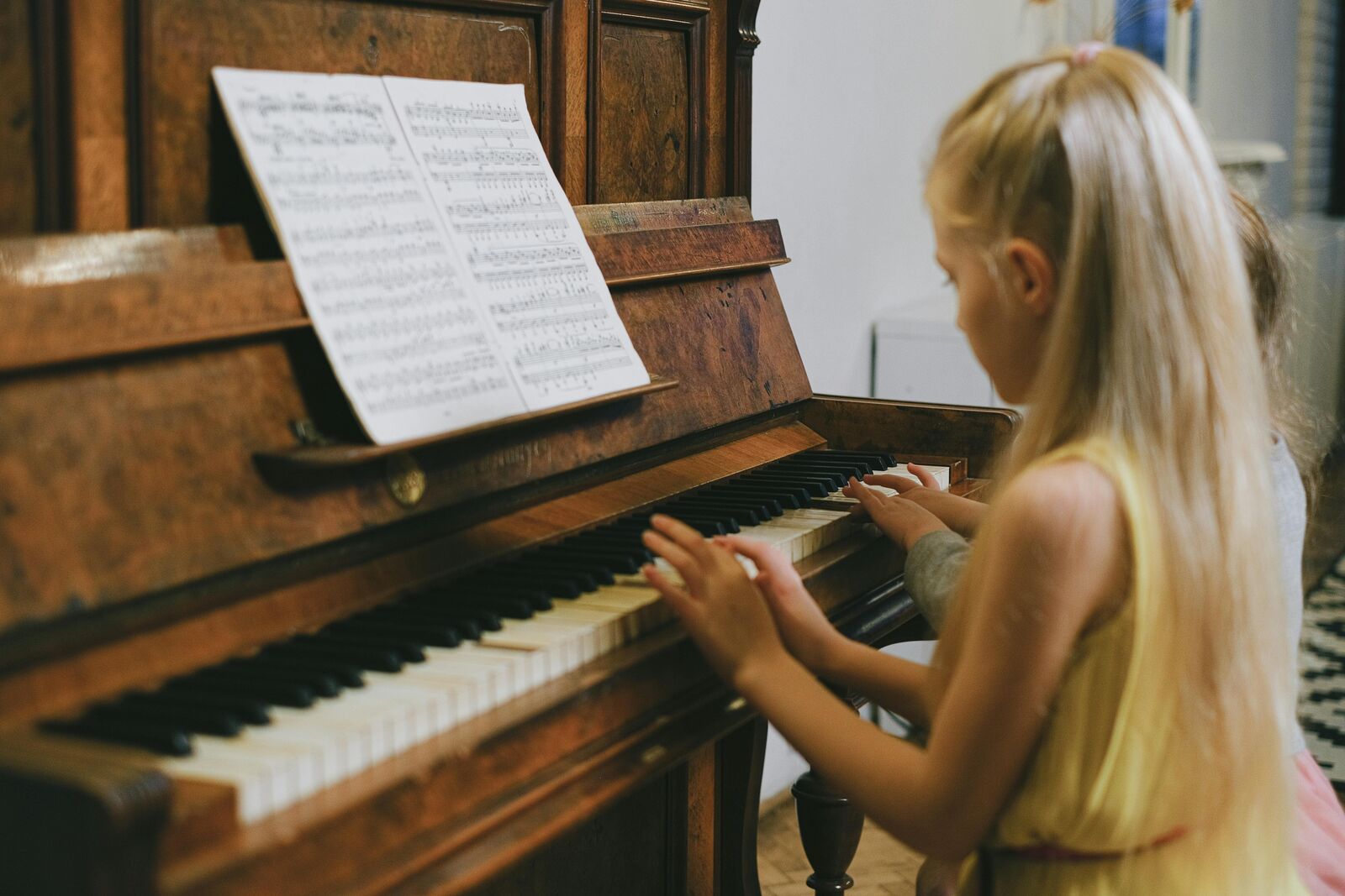 Vaikų būreliai gali tapti iššūkiu, kai vaikas nori mesti būrelį. Sužinokite, kaip padėti vaikui įveikti šį iššūkį.